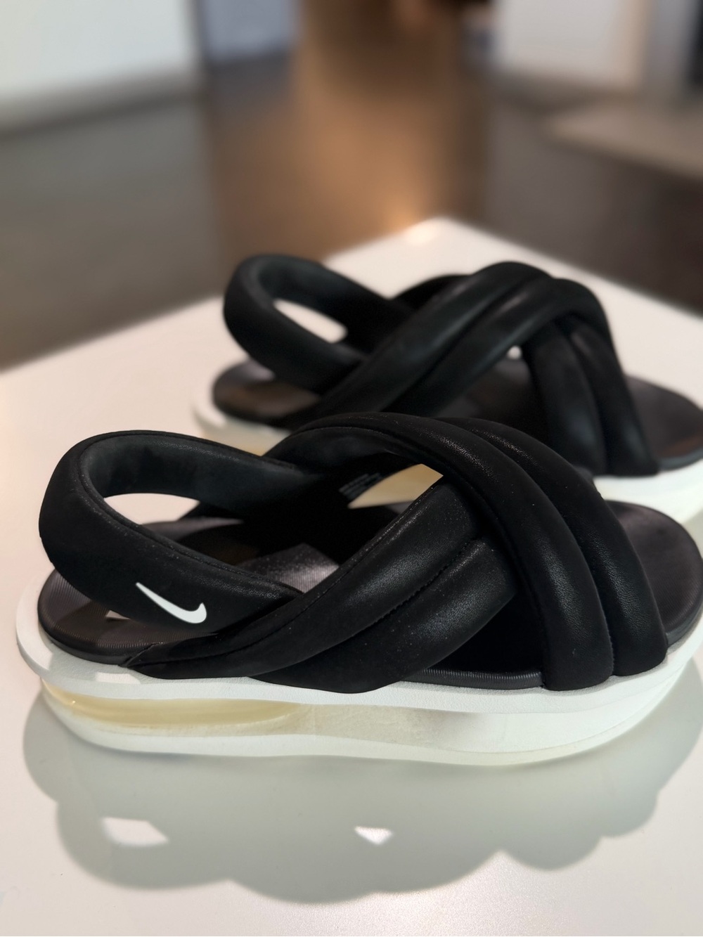 Nike Air Max Isla Sandals Women’s Size 8 Black White Worn Once